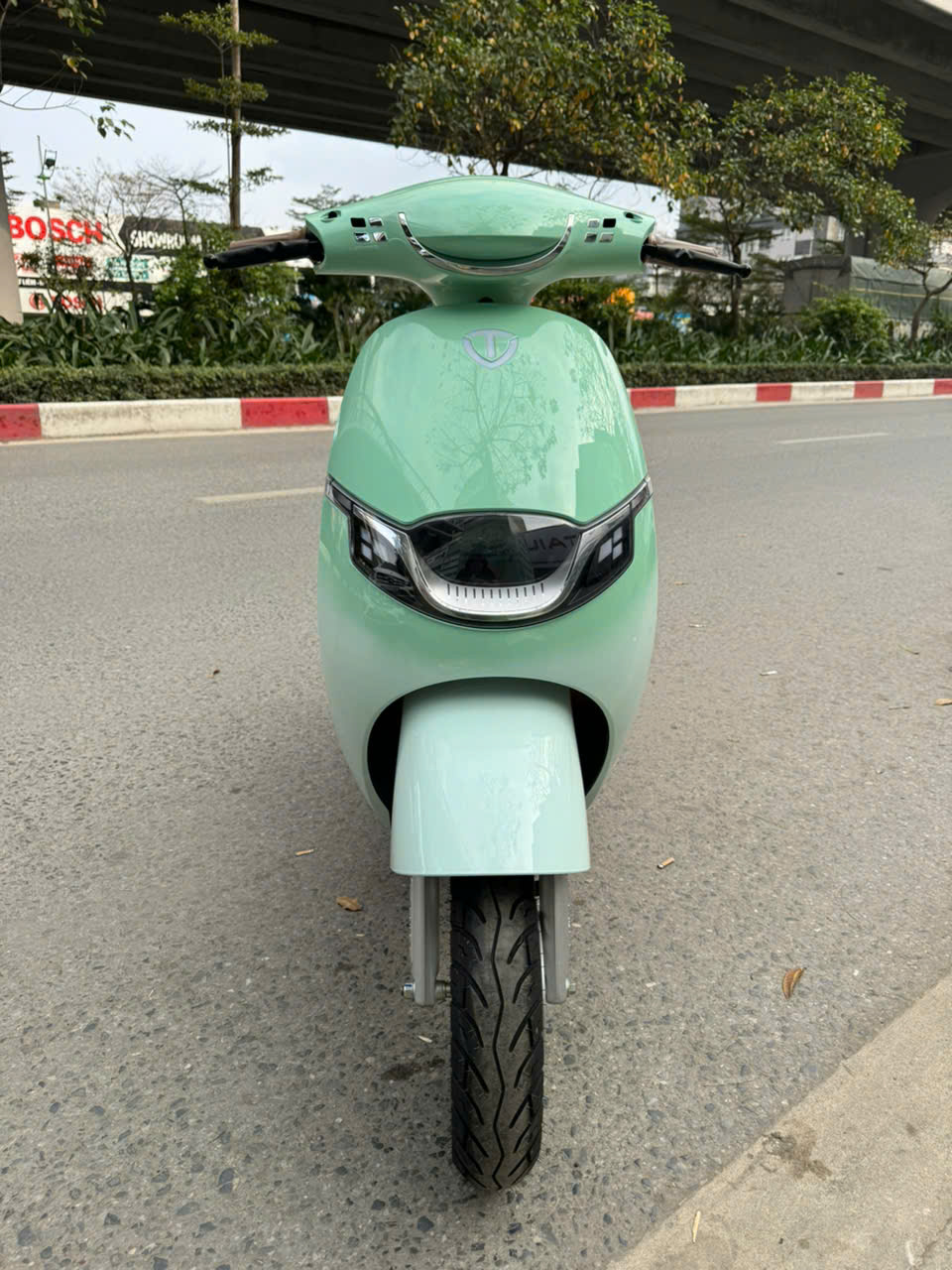 xe-may-dien-cho-hoc-sinh-an-toan-hay-nguy-hiem-nam-o-cach-su-dung
