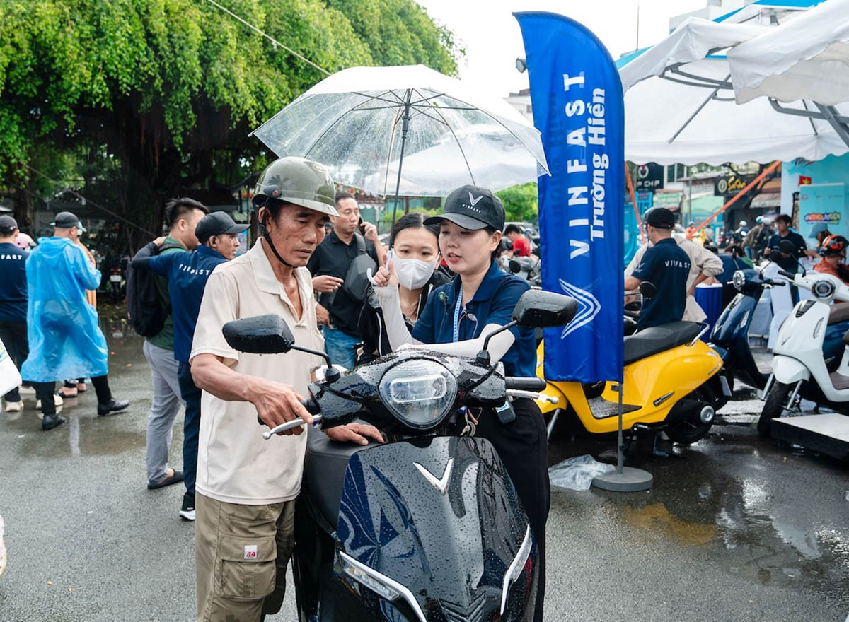 Người dùng bắt đầu tính lại bài toán đi lại giữa xe xăng và xe điện
