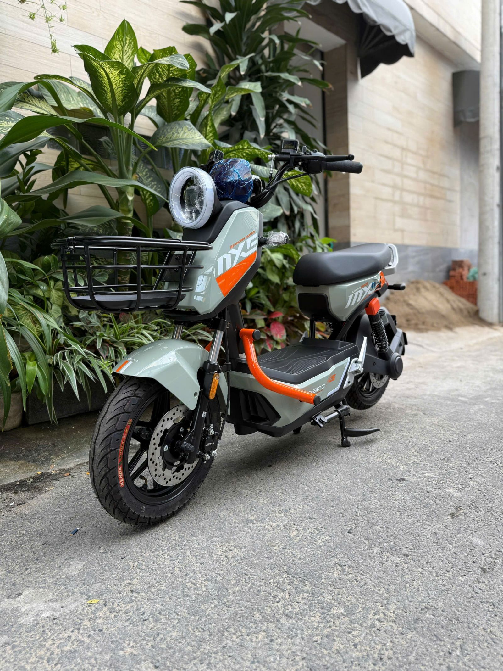 Học sinh không có bằng lái được đi xe gì?