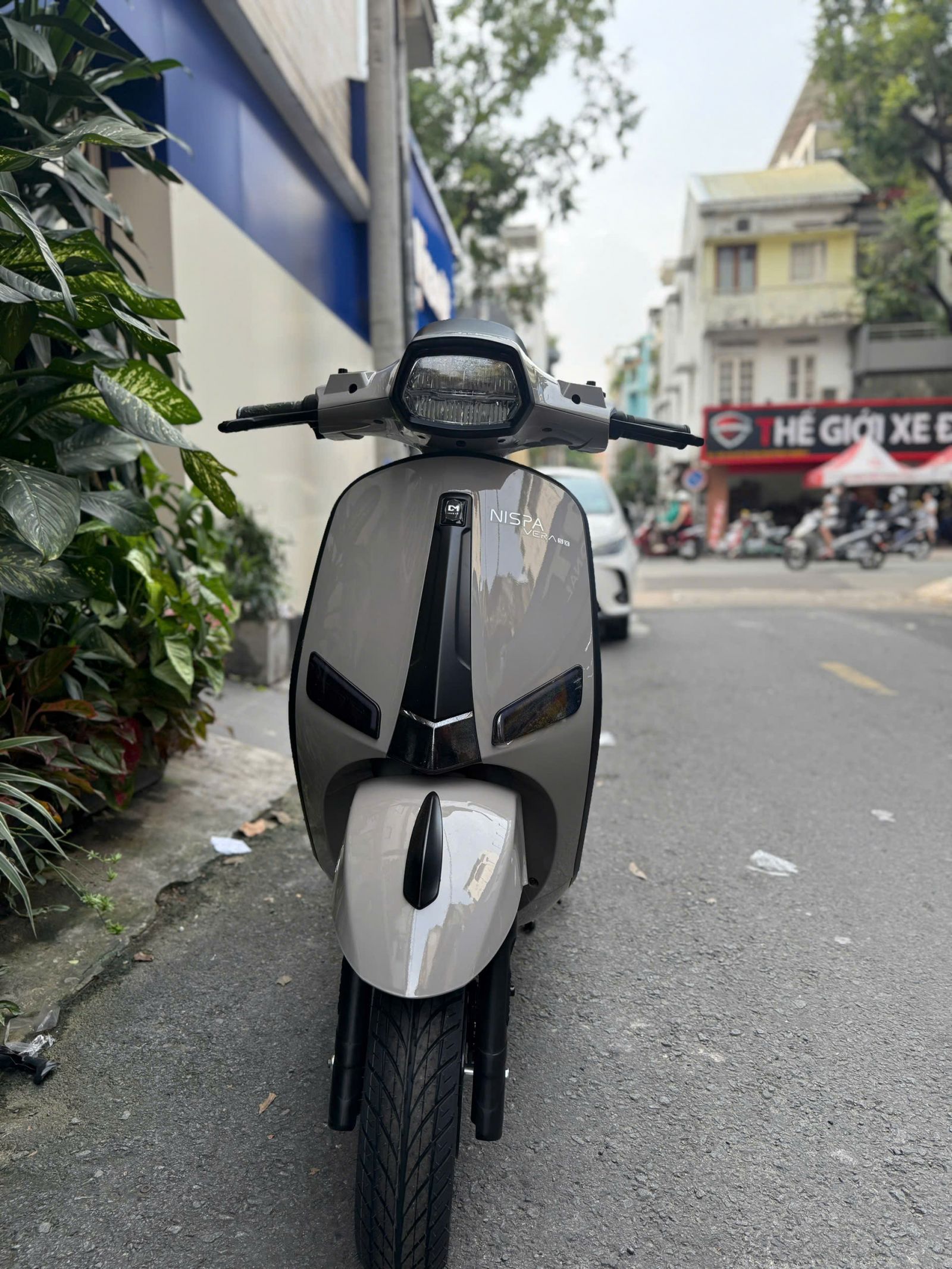 Cuộc họp 24.12: miễn thuế, phí kèm hỗ trợ tiền khi chuyển từ xe xăng sang xe điện