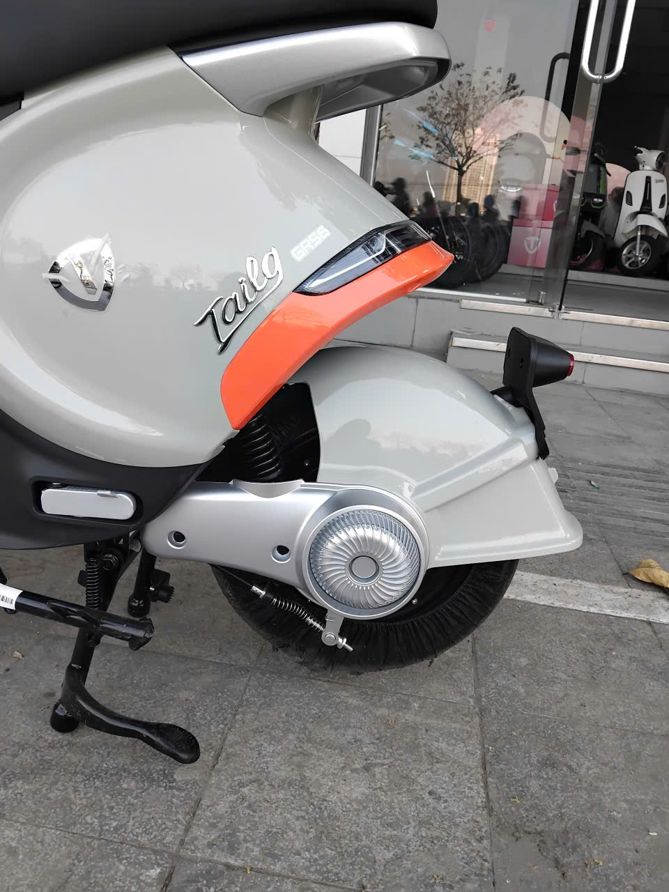 Nỗi lo về cháy xe điện, nhưng thực tế cần con số để so sánh với xe xăng