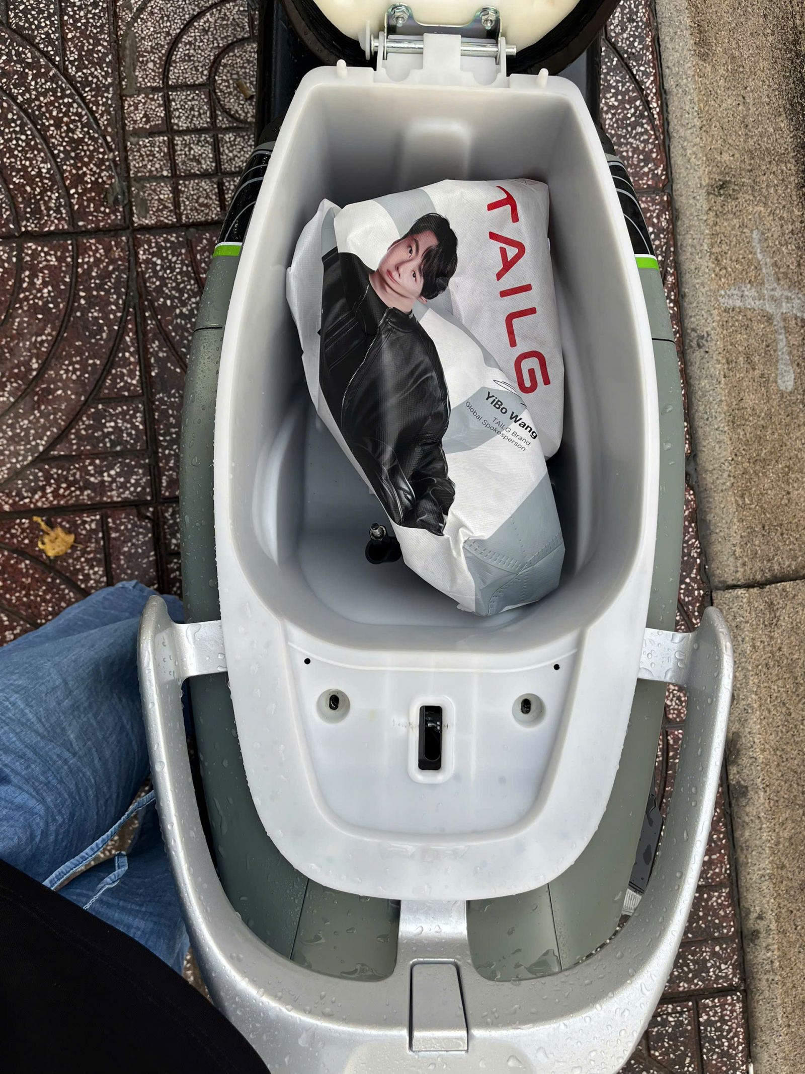 Cùng với sự phát triển nhanh của xe máy điện, người dùng Việt Nam đang thay đổi cách tiếp cận