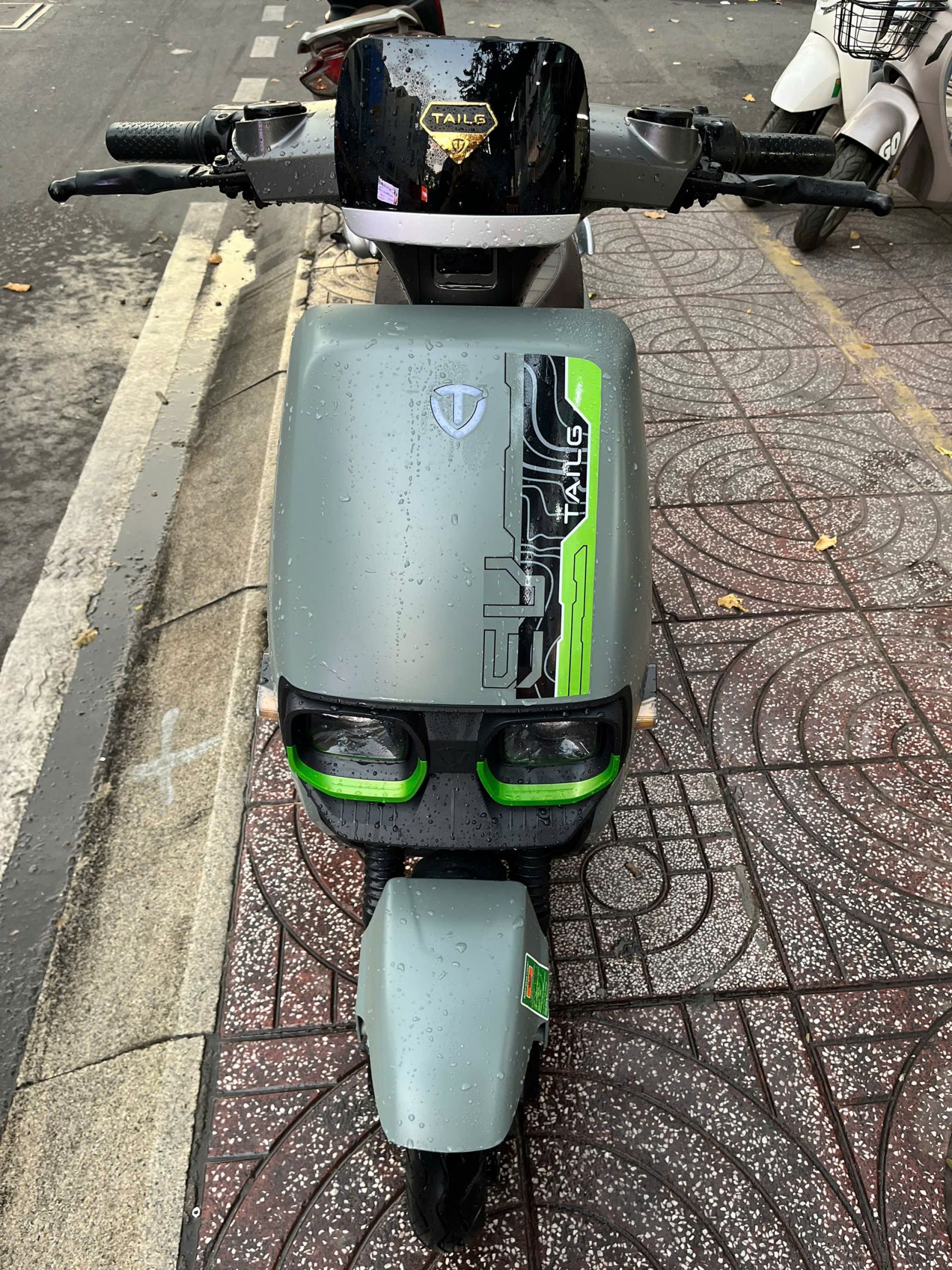 Cùng với sự phát triển nhanh của xe máy điện, người dùng Việt Nam đang thay đổi cách tiếp cận