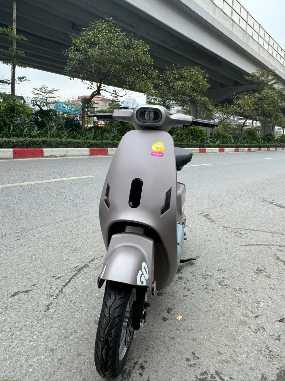 Khi trạm sạc chưa theo kịp xe điện, TP HCM liền yêu cầu tăng tốc độ