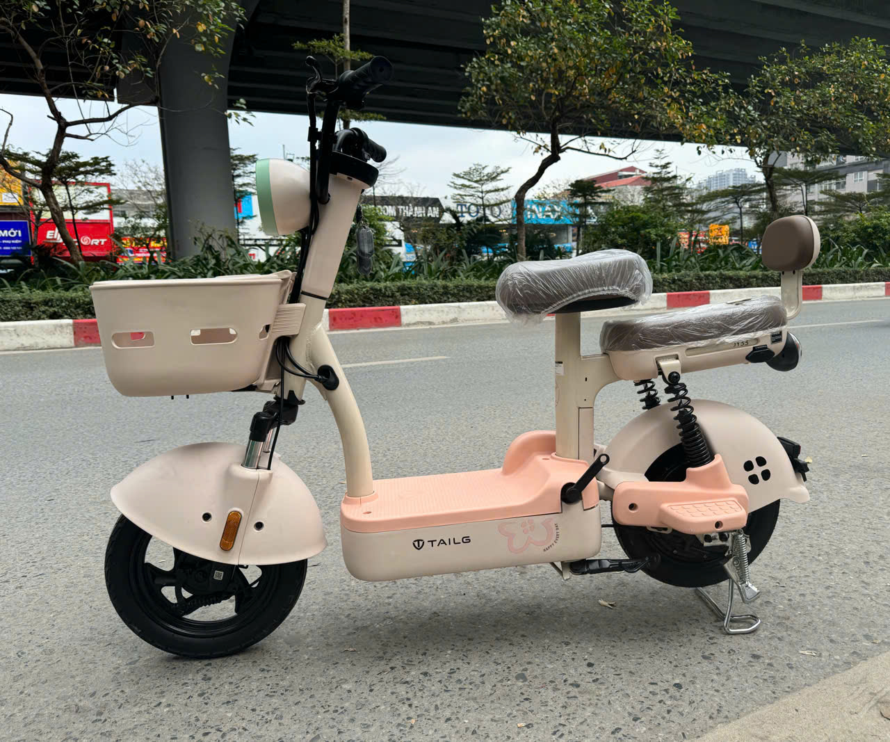 Nhiều người cảm thấy dễ thở khi Hà Nội điều chỉnh lệnh cấm xe xăng từ 1/7/2026