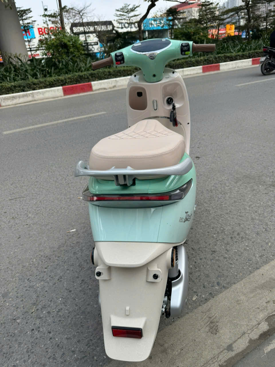 Người dùng bắt đầu tính lại bài toán đi lại giữa xe xăng và xe điện