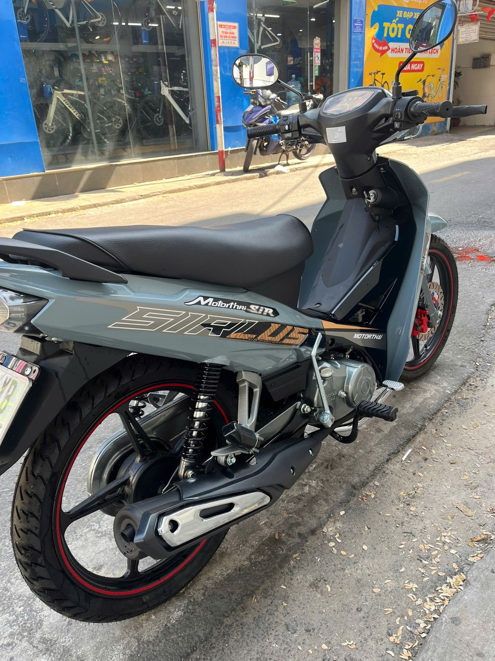 Cập nhật mức phạt mới từ 2026 khi đỗ xe máy trên vỉa hè, người dân cần chú ý