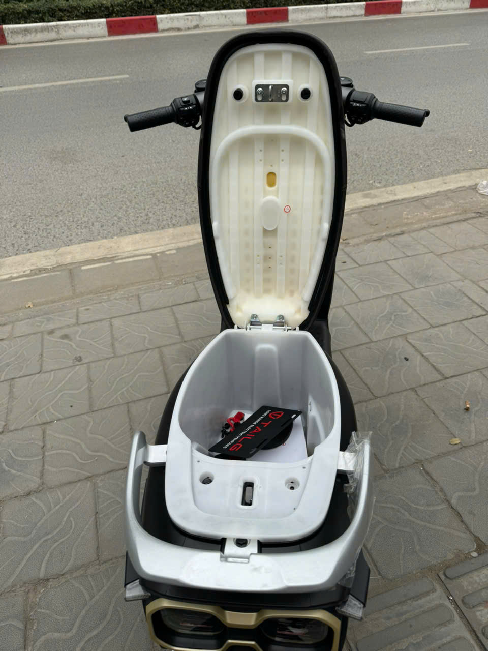Nhiều người chốt xe điện tại Thế Giới Xe Điện khi giá xăng tăng liên tục