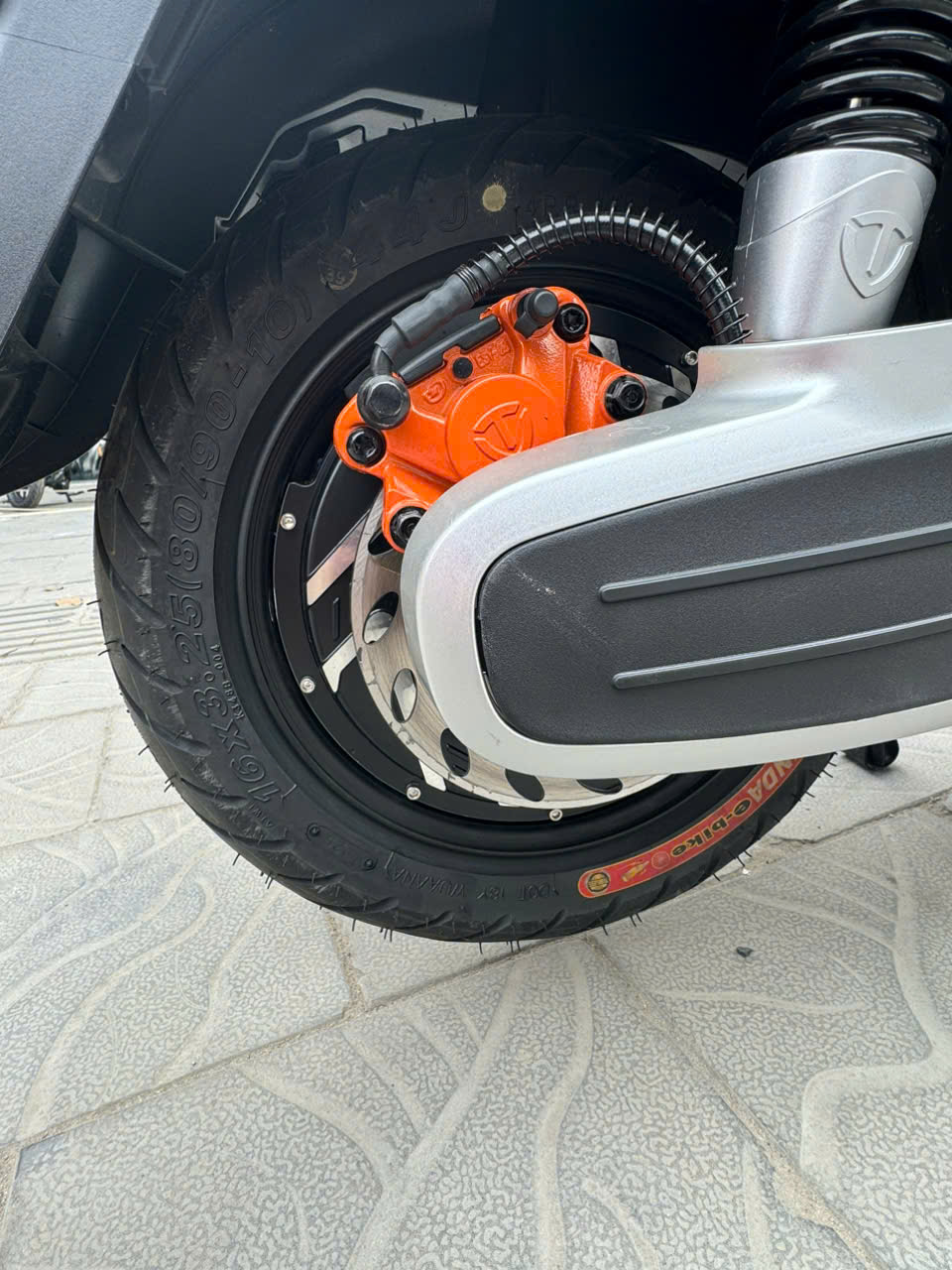 Nhiều người chốt xe điện tại Thế Giới Xe Điện khi giá xăng tăng liên tục