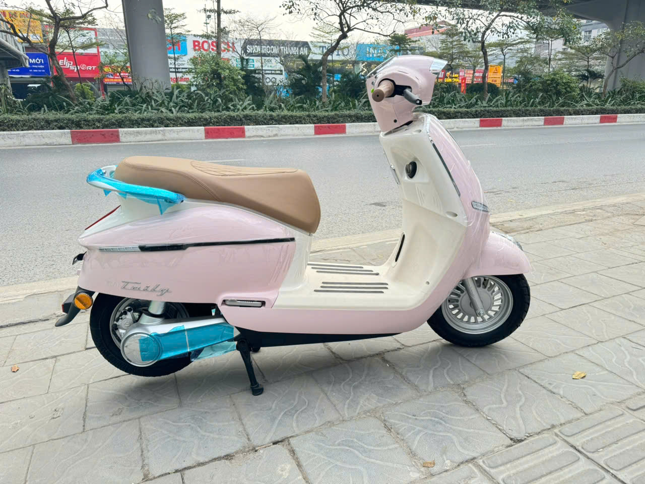 Trải nghiệm xe điện được Việt Hóa tính năng trên Tailg R71