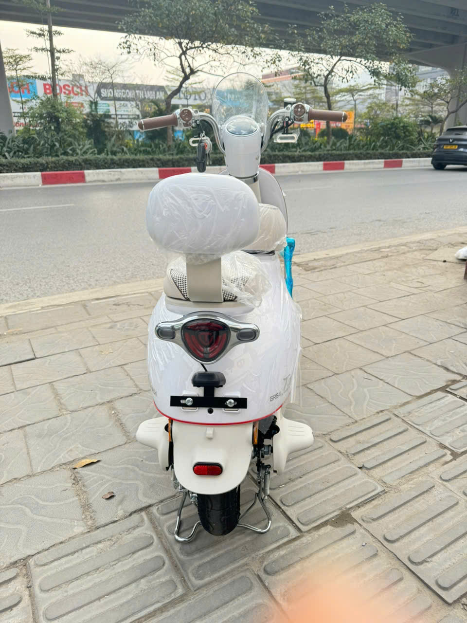 Xe đạp điện im lặng nhưng không hề an toàn nếu chủ quan