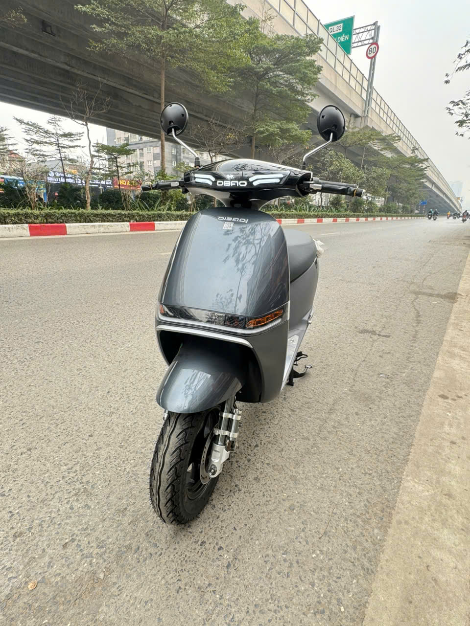 Thế Giới Xe Điện nhắc bạn đi xe nhớ gạt chân chống tránh bị phạt