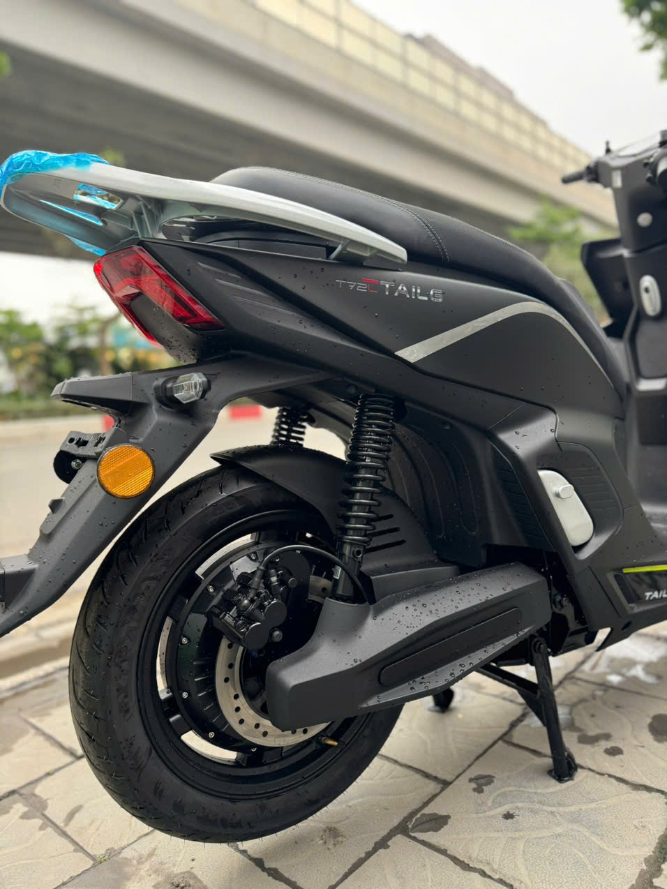 Khi trạm sạc chưa theo kịp xe điện, TP HCM liền yêu cầu tăng tốc độ
