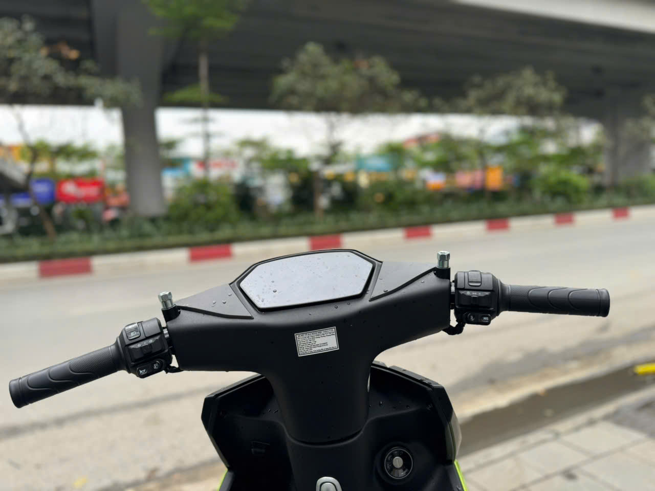 Nhiều người cảm thấy dễ thở khi Hà Nội điều chỉnh lệnh cấm xe xăng từ 1/7/2026