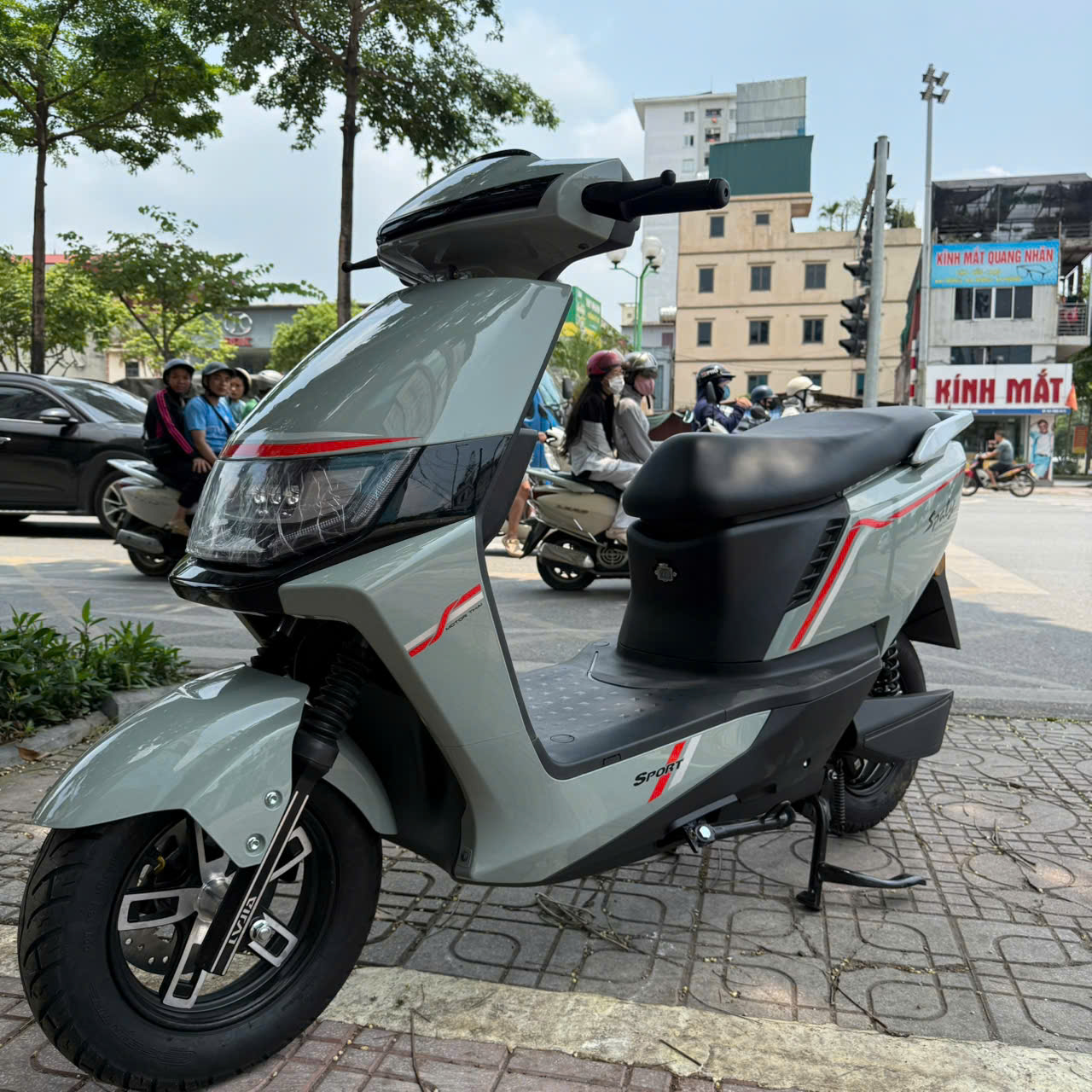 Toàn cảnh cách Hà Nội quản lý xe máy xăng và khu vực hạn chế, 1 số mẫu xe điện có thể thay thế trong tương lai