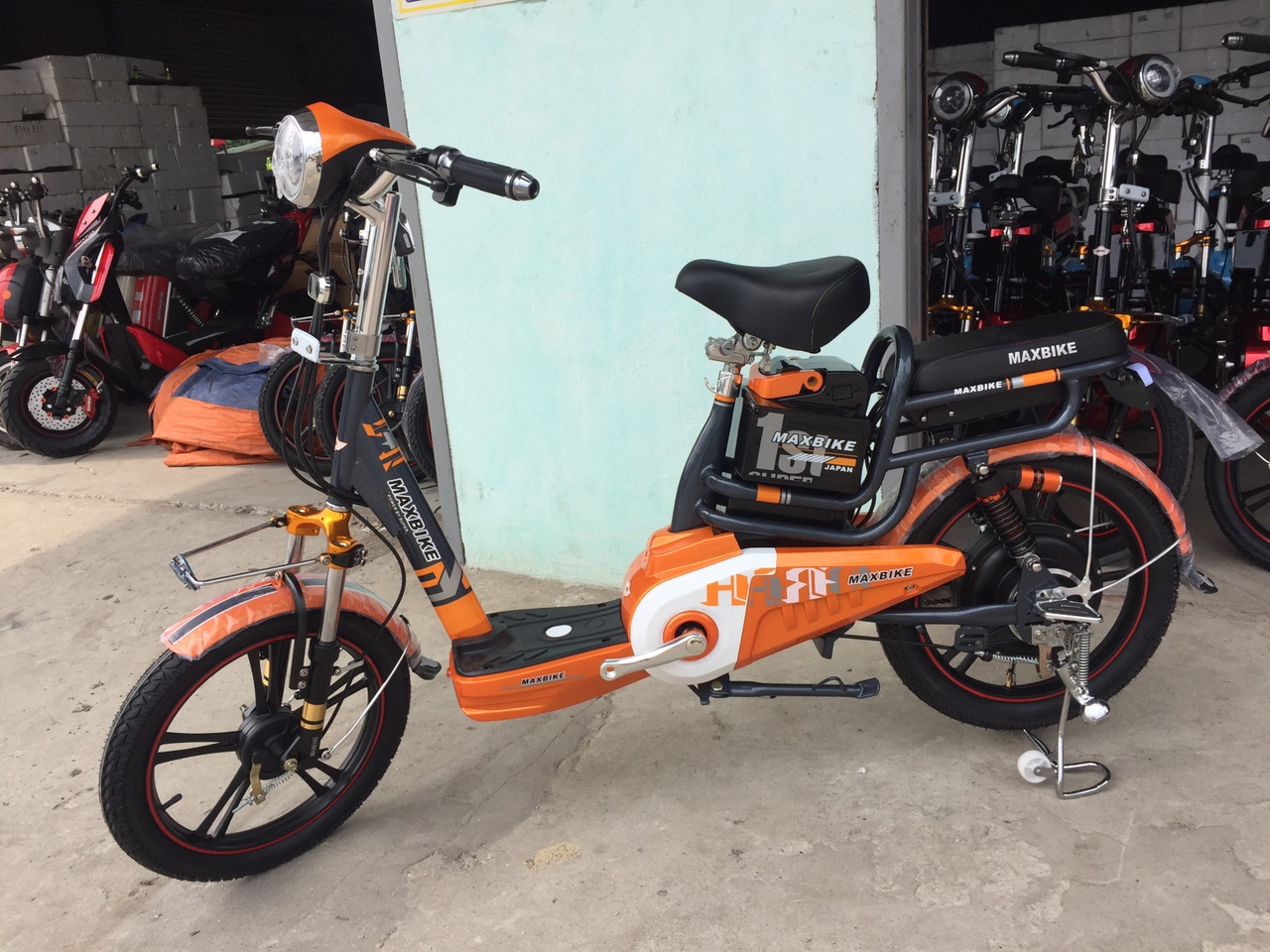 Xe đạp điện Maxbike màu cam