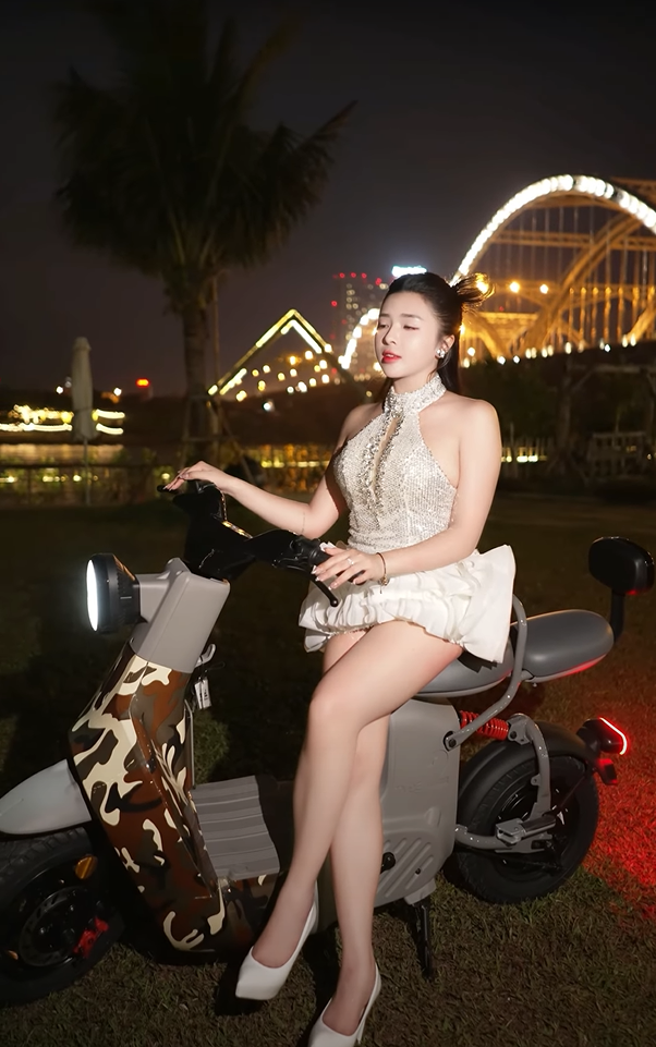 [Ca Nhạc] Yêu 1 Người Tổn Thương - Mochiii