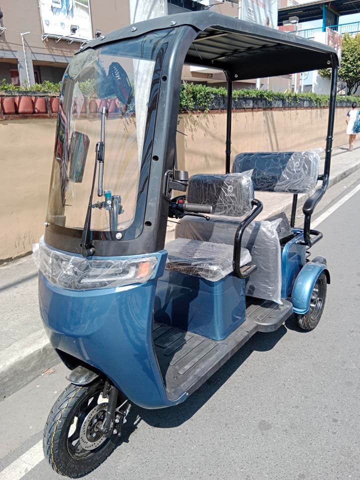 Trải nghiệm cảm giác lái xe điện 3 bánh mái che Santong