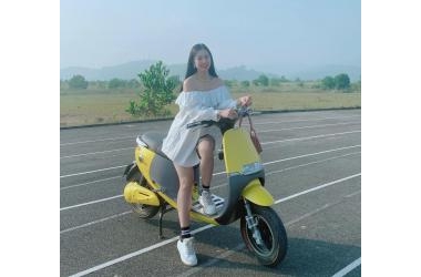 HOT Girl Quỳnh Cool quyến rũ lôi cuốn bên xe máy điện Gogog SS Dibao