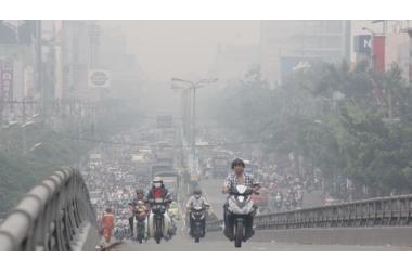 Khói mù bao phủ Thủ đô, đã đến lúc tăng tốc giao thông xanh để cứu bầu trời