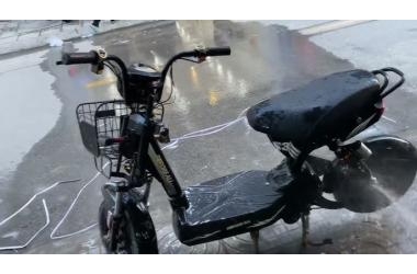 Lý Do Không Bao Giờ Được Tưới Nước Lên Động Cơ Xe Điện Khi Vừa Đi Về