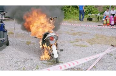 Nỗi lo về cháy xe điện, nhưng thực tế cần con số để so sánh với xe xăng