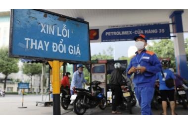 Giá xăng tiếp tục tăng mạnh và khan hiếm, người tiêu dùng bắt đầu nghĩ nhiều hơn đến xe điện