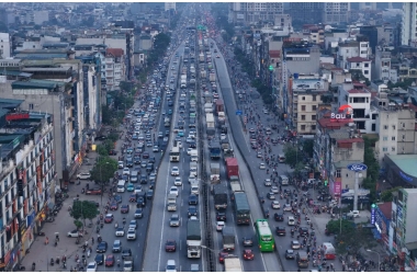 Nhiều người cảm thấy dễ thở khi Hà Nội điều chỉnh lệnh cấm xe xăng từ 1/7/2026