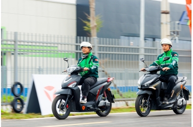 Giá rẻ, chở nặng, leo dốc vẫn ổn, mẫu xe máy điện này đã đủ để chạy dịch vụ chưa?