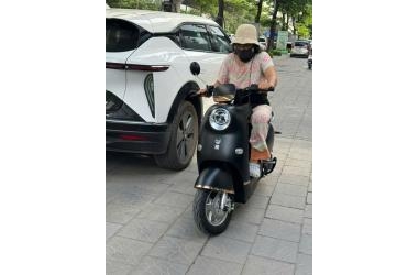 Bác Gái Chọn Dibao Rosa Đen Nhám Làm Người Bạn Đồng Hành Mới